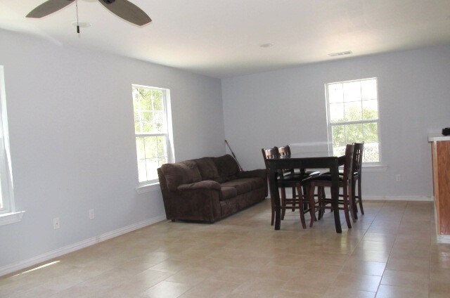 Primary Photo - 1404 Ave B