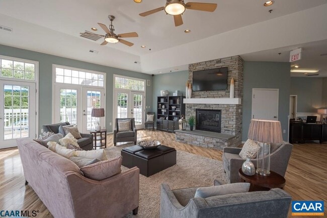 Building Photo - 200 Lake Club Ct