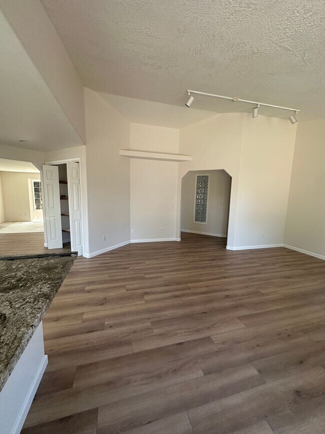 Building Photo - Medford area 3/2 in NE cul-de-sac!