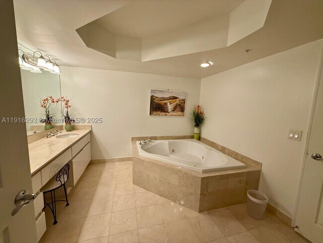 Building Photo - 16711 Collins Ave