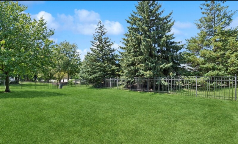 Building Photo - 841 Barclay Dr