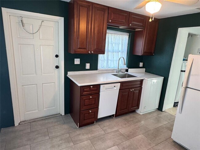 Building Photo - 2820 57th St S