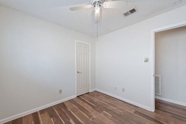 Building Photo - 9622 Birsay St