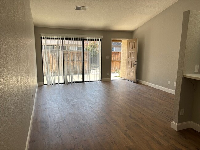Building Photo - Brentwood Townhouse in Gated Community!
