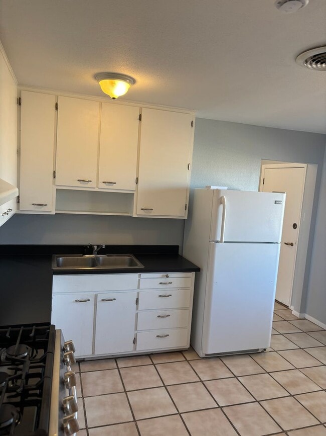 Building Photo - Foothills beauty! Must see!
