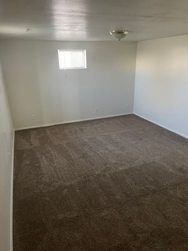 Building Photo - A 4 Bed, 2 Bath House, Available in Novemb...