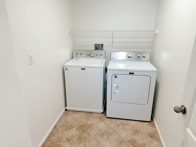 Building Photo - 1721 Spanish Sky Ave