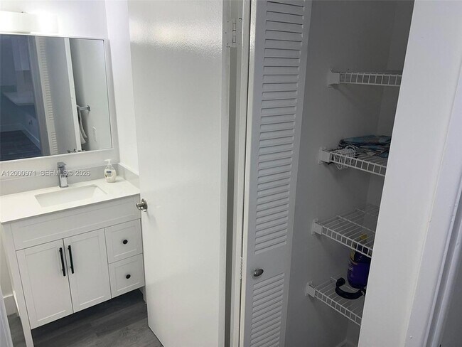 Building Photo - 10317 NW 9th St Cir