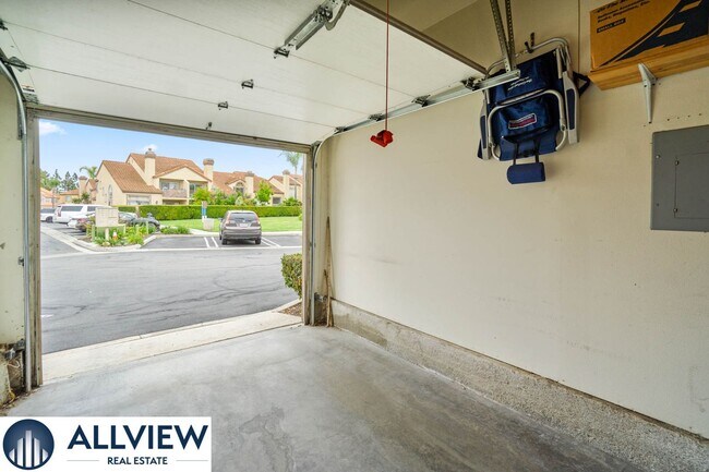 Building Photo - Fully Furnished Townhome with Attached Garage in Aliso Viejo!