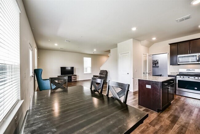 Building Photo - 11627 Braemar Village Dr