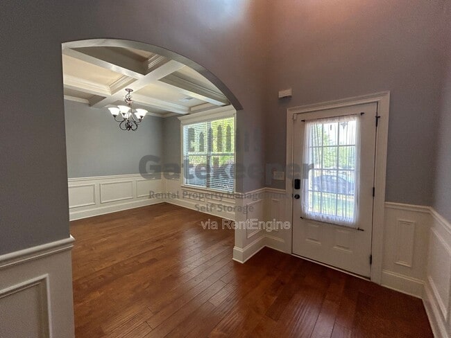 Building Photo - 124 Village Pl