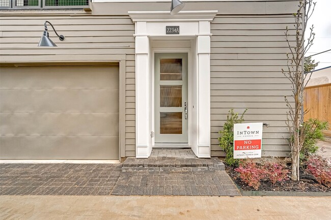 Building Photo - 2234 Lou Ellen Ln