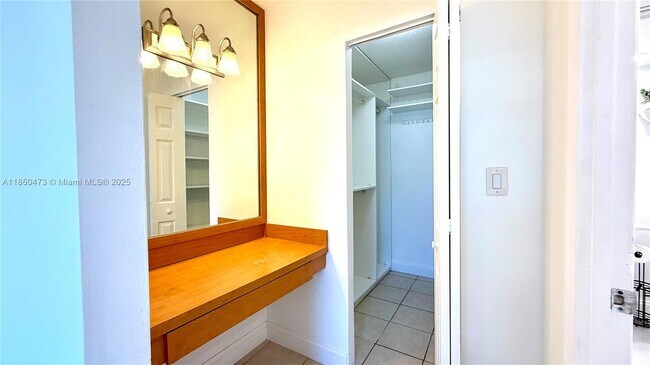 Building Photo - 7470 Miami Lakes Dr