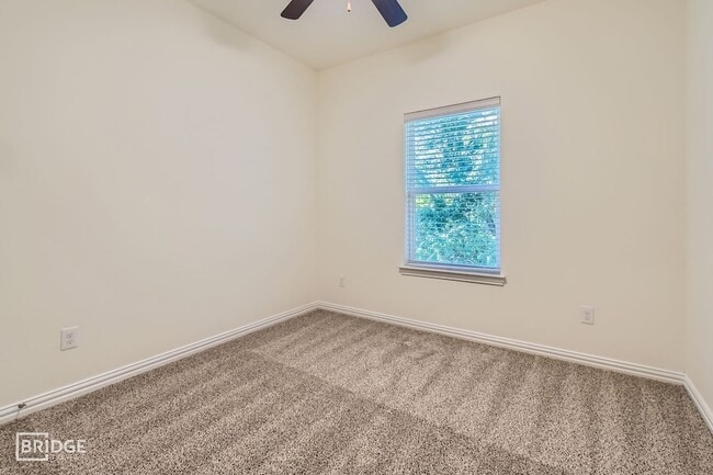Building Photo - 1412 Lakecrest Ln