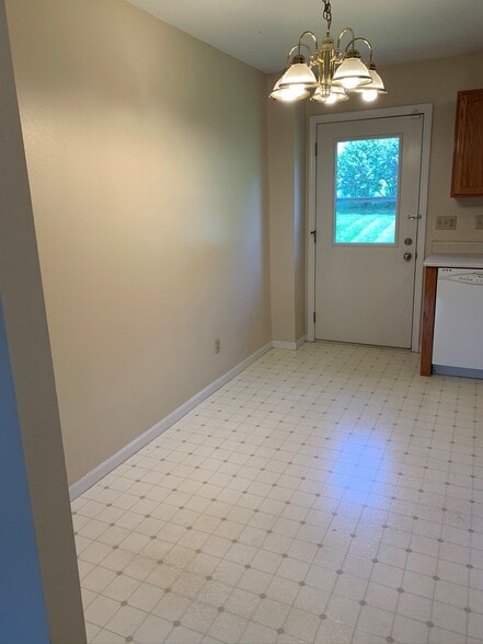 Building Photo - 1002 Quarry Ave SW