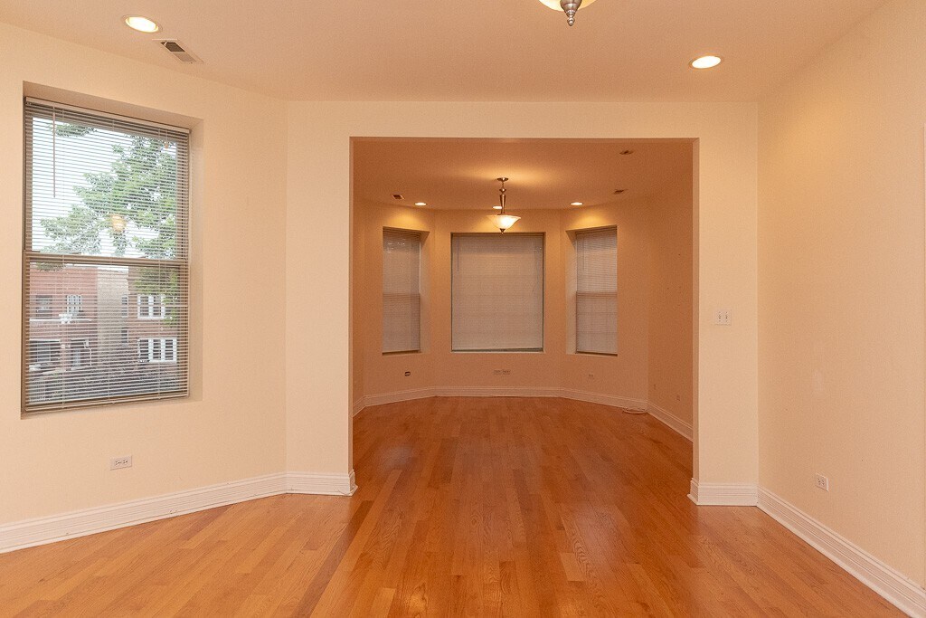 Building Photo - 2537 N Kildare Ave