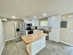 Building Photo - 762 Lacey Way