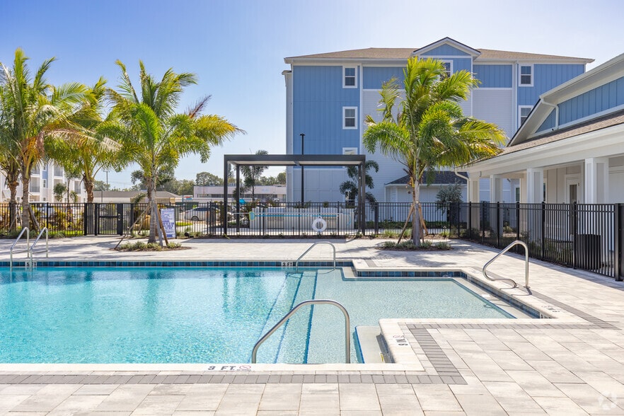 Primary Photo - Madison Grove