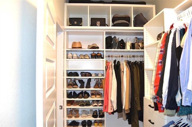 Building Photo - 8415 Laughlin Ln