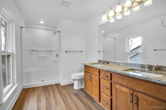 Building Photo - 5849 Broadway St