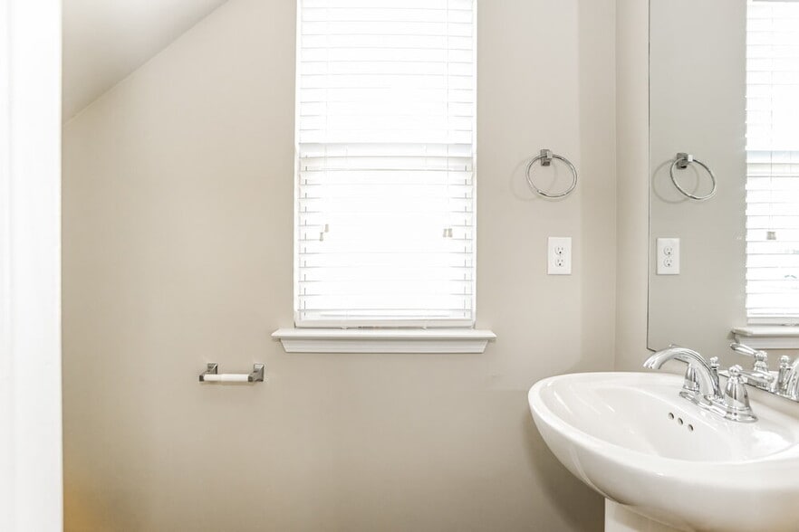 Building Photo - 1130 Rankin Oaks St