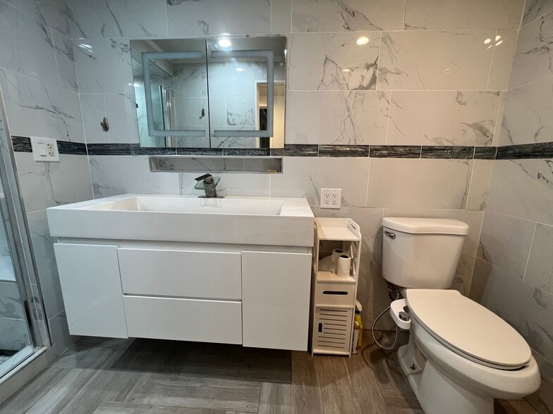 Hallway bathroom - 8731 Colbath Ave