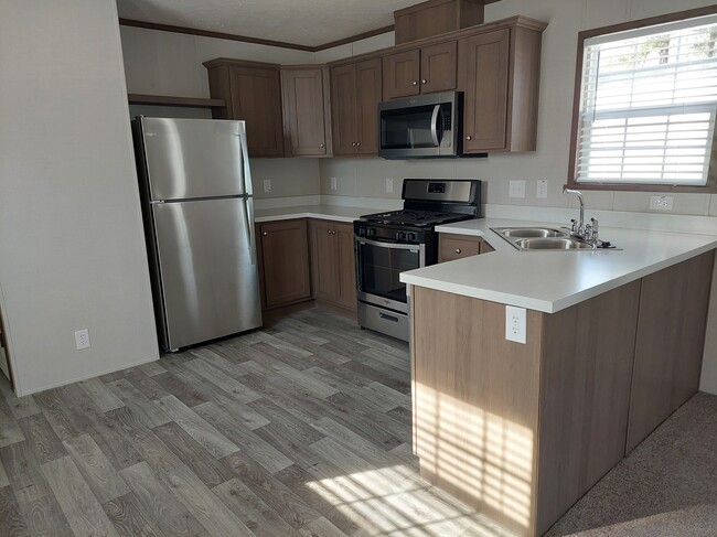 Building Photo - 211 Magnolia Pl