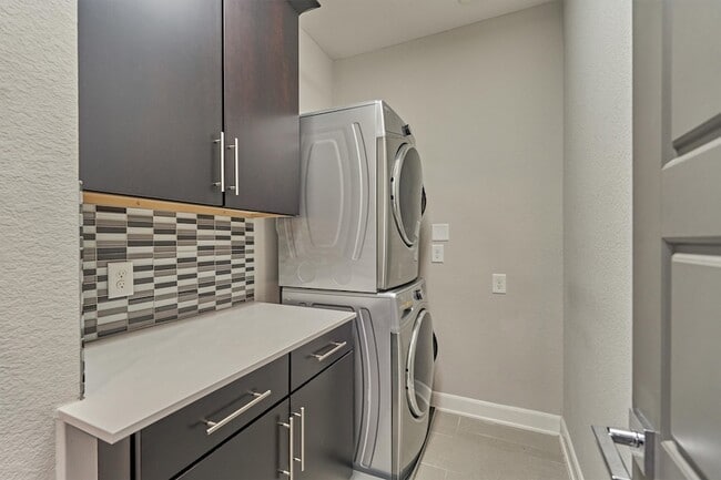 Building Photo - 9627 Towne Lake Pkwy