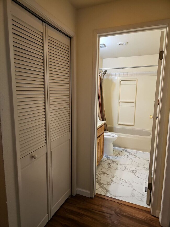 Building Photo - Amazing 3B/3B Single Family Home near Microsoft, prime Redmond location