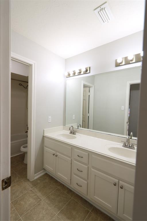 Building Photo - 13607 Robin Hill Ct