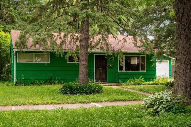 Building Photo - 1210 Blaine Dr