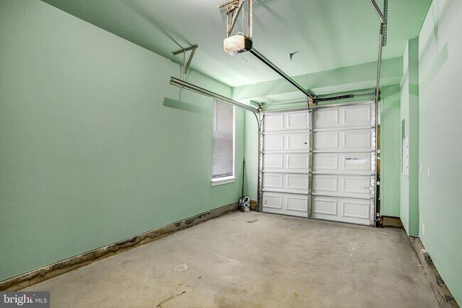 Building Photo - 45181 Drowes Ter