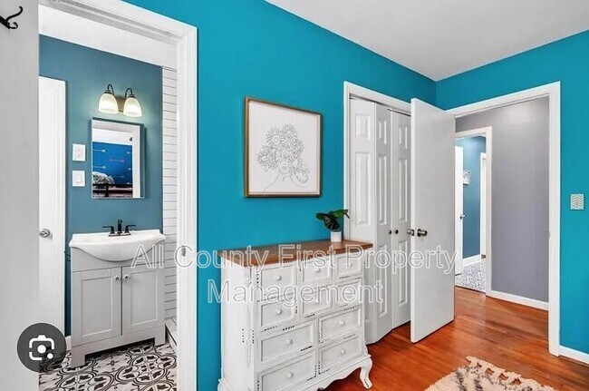 Building Photo - 4106 N Shallowford Rd