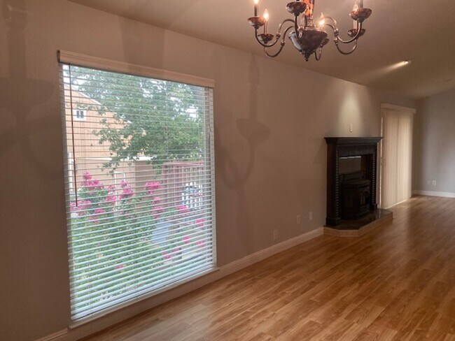 Building Photo - COMING SOON! Beautiful 2 Bedroom 2 Bath Co...