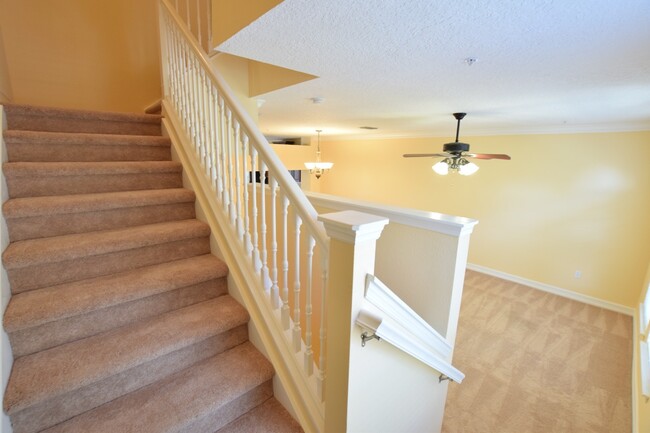 Building Photo - Gorgeous 4 Bed 3.5 Bath Townhouse for Rent...