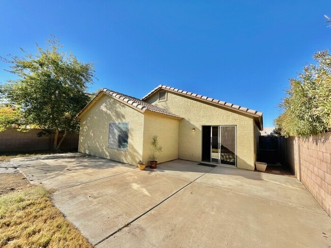 Building Photo - Fabulous 3-bedroom, 2-bathroom home For Re...