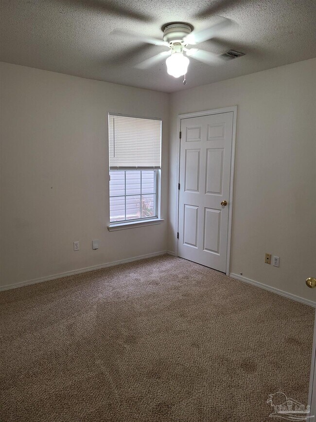 Building Photo - 112 Mirabelle Cir