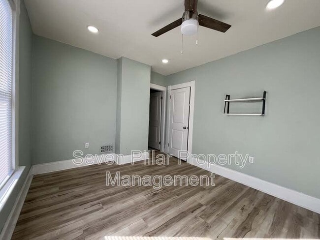 Building Photo - 1347 E Livingston Ave