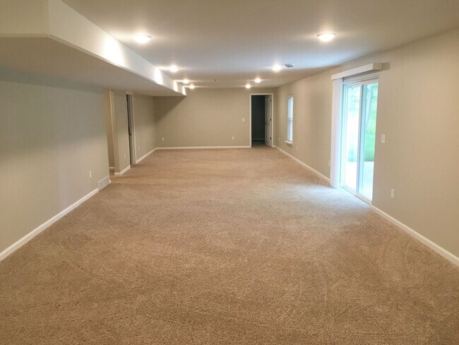 Building Photo - 4-Bedroom 3 Bath Executive Home In Rib Mou...