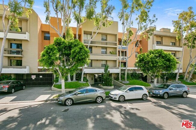 Building Photo - 750 N Kings Rd