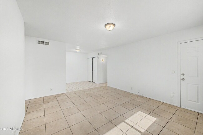 Building Photo - 2931 E Beck Ln