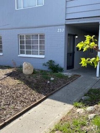 Building Photo - 210 Claremont St