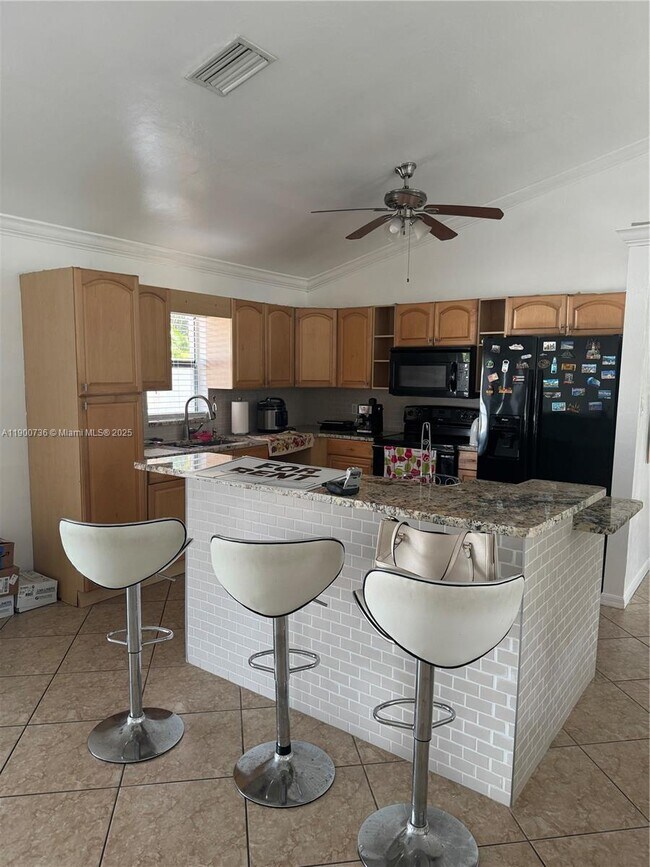 Building Photo - 609 SE 2nd St