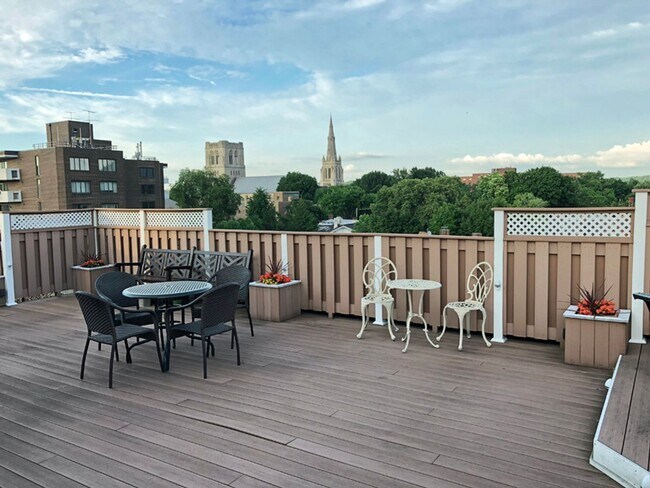 Building Photo - Fully Furnished 1 Bedroom, 1 Bathroom Cond...