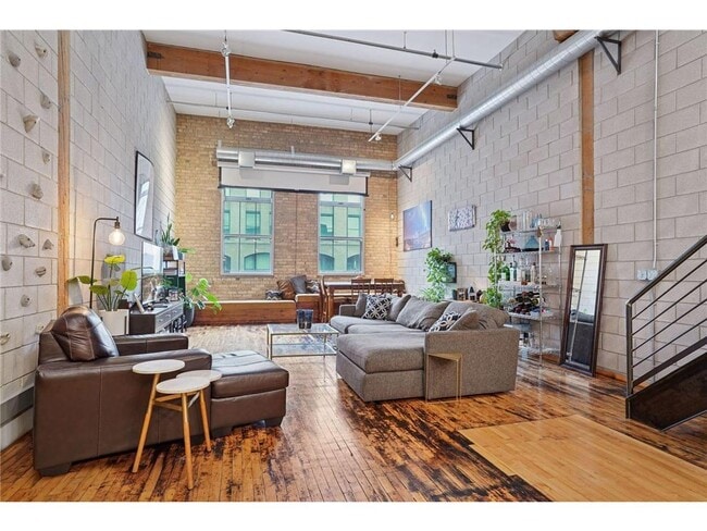 Building Photo - 801 N Washington Ave