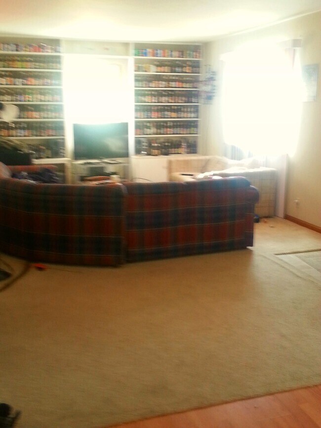 Building Photo - 810 S Prairie St