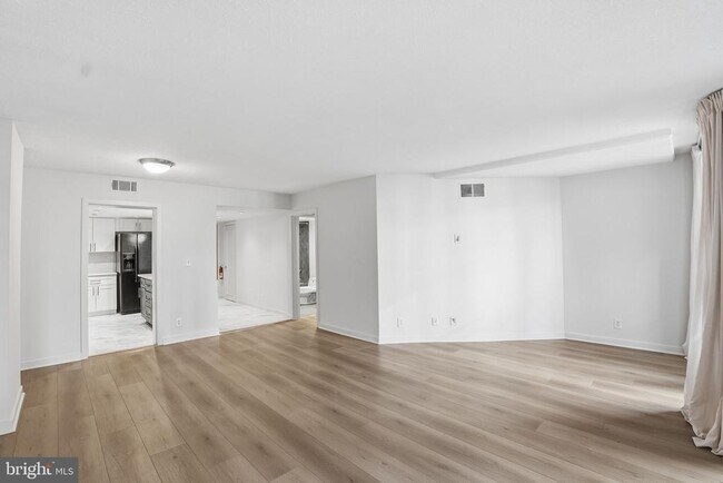 Building Photo - 1099 22nd St NW