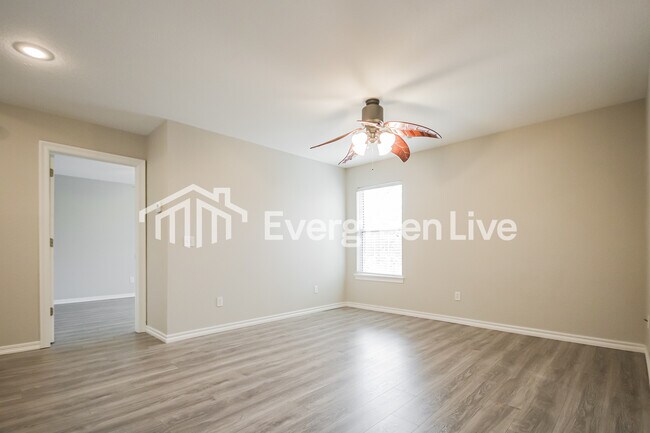 Building Photo - 1668 Niagara St