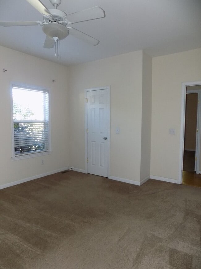 Building Photo - Earlewood-Offering Self Guided Tour with R...