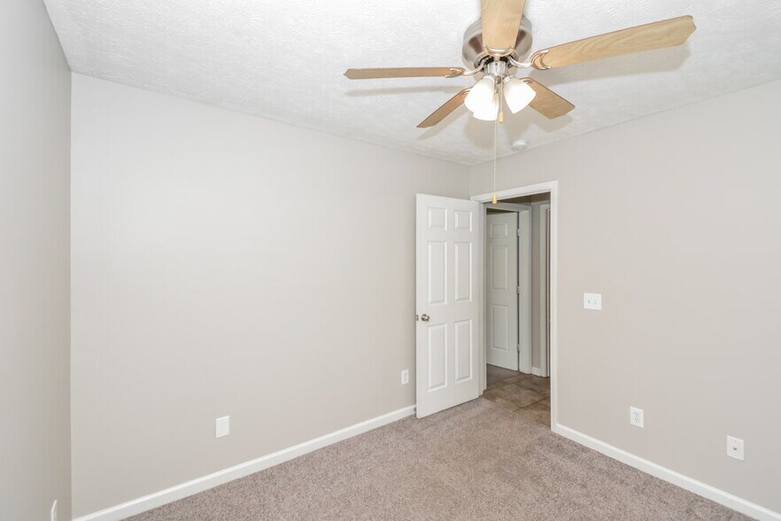 Building Photo - 144 Centerrock Dr